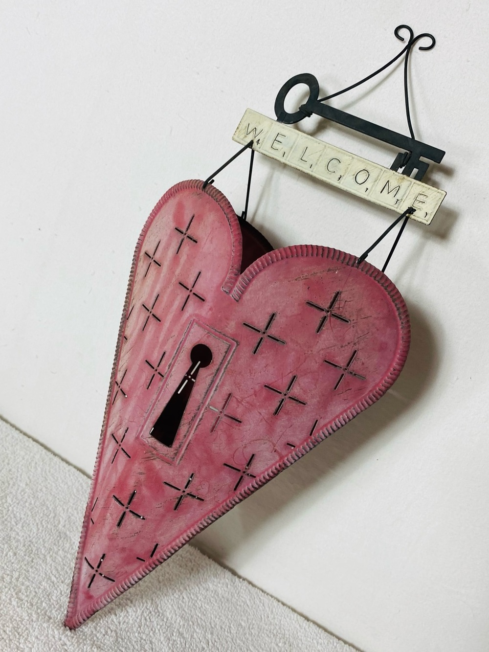 Vintage Metal Heart Welcome Sign Key Wall Pocket Basket Red Rustic Countrycore